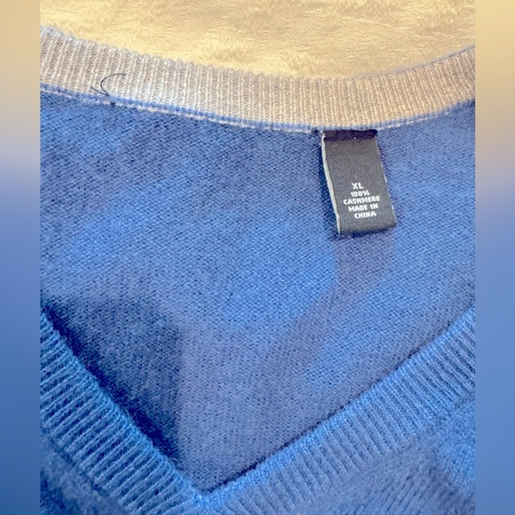 Saks Fifth Avenue Sweater Mens XL Blue 100% Cashmere V-Neck Pullover - Picture 2 of 6